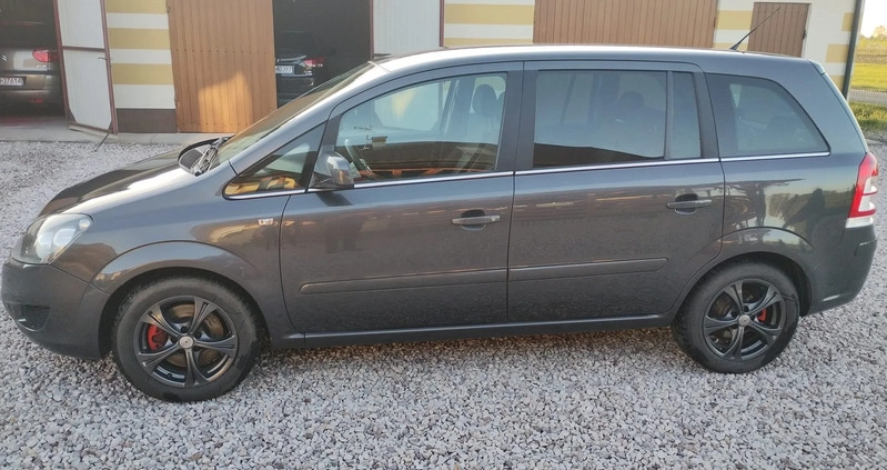 Opel Zafira cena 17500 przebieg: 287000, rok produkcji 2011 z Zwoleń małe 56